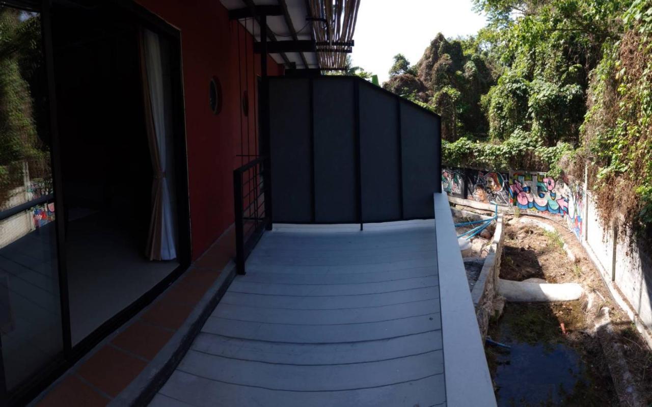 White Jail At Koh Tao Hostel Екстериор снимка