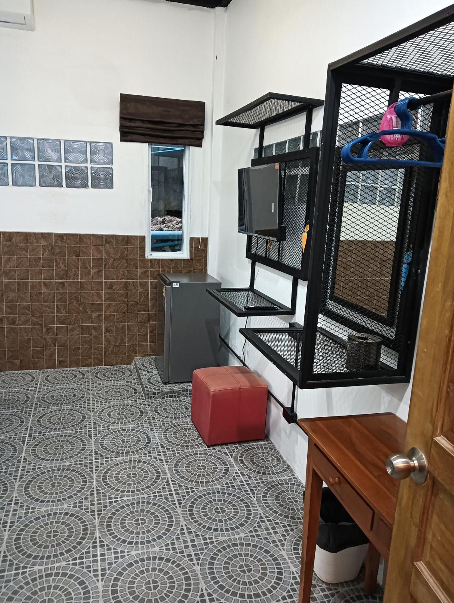 White Jail At Koh Tao Hostel Екстериор снимка